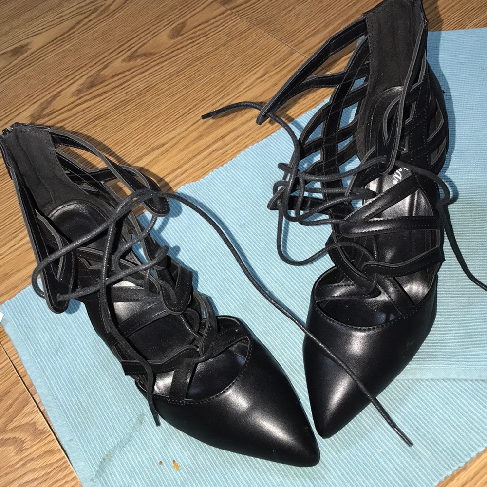 Laced up heels 👠